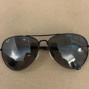 Maui Jim Black Aviator Sunglasses, very good condition and polarized
